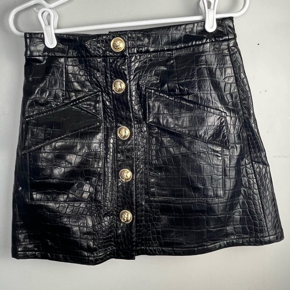Julie Brown NYC Pleather black skirt with gold anchor buttons size 2 - Picture 1 of 4